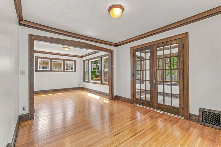 Property Photo:  1046 15th Avenue SE  MN 55414 