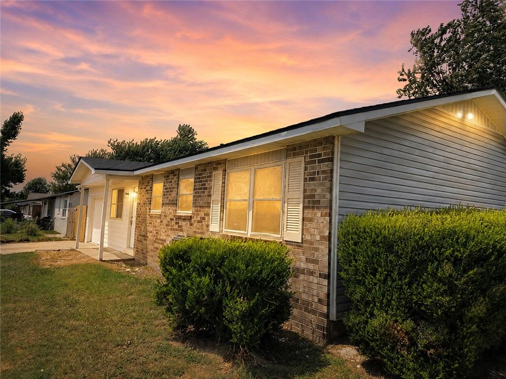 Property Photo: 1305 Bishop Drive AR 72756