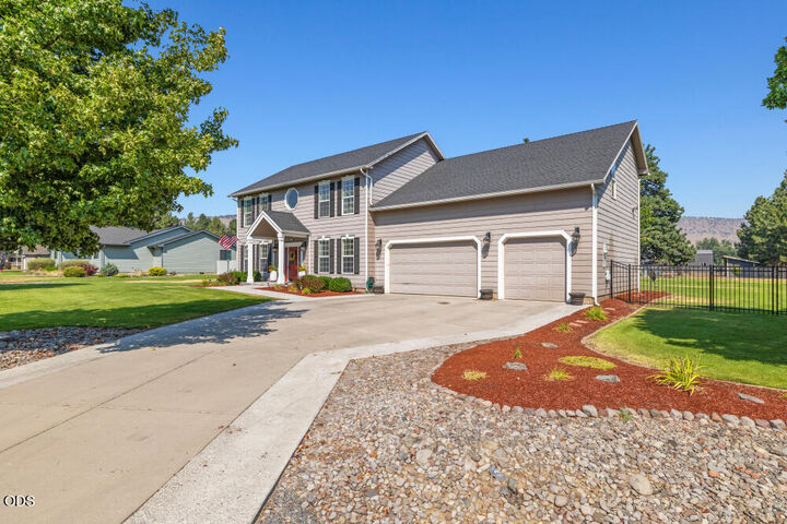 Property Photo: 4081 Collier Lane OR 97603
