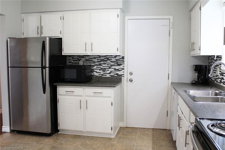 Property Photo: 11 Wordsworth Place Upper ON N2B 3K6