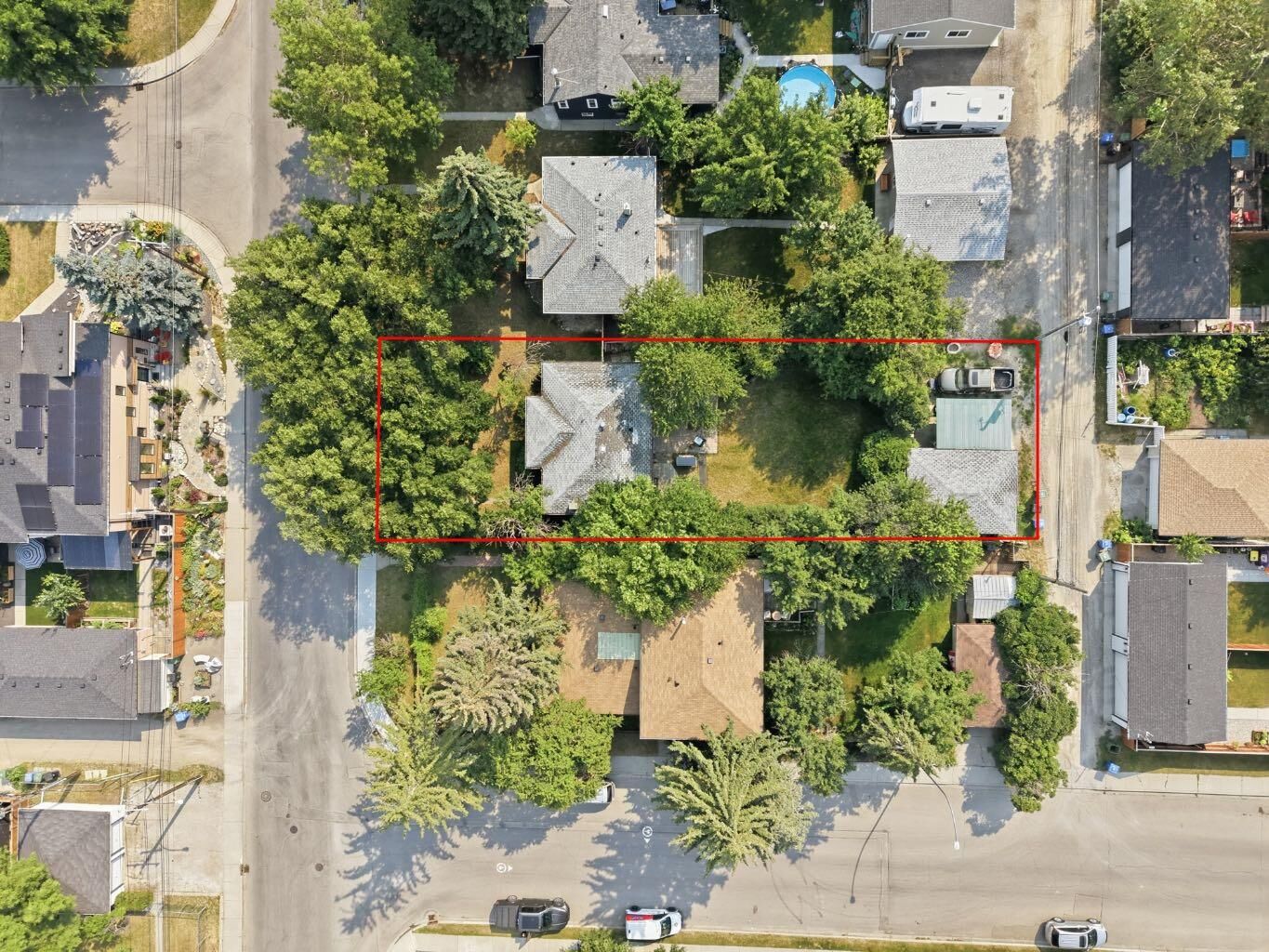 Property Photo: 235 32 Avenue NW AB T2M 2P8