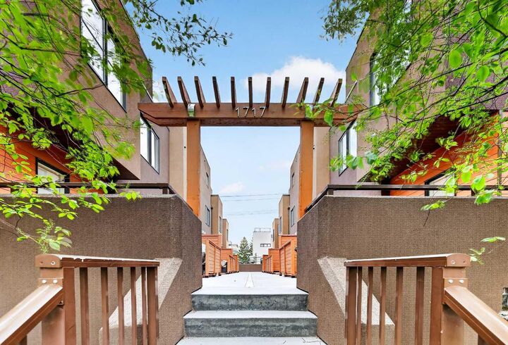 Property Photo: 1717 27 Avenue SW 10 AB T2T 1G9
