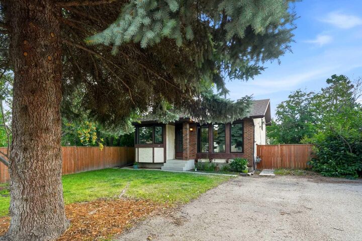 13 Spruce Drive — photo 1