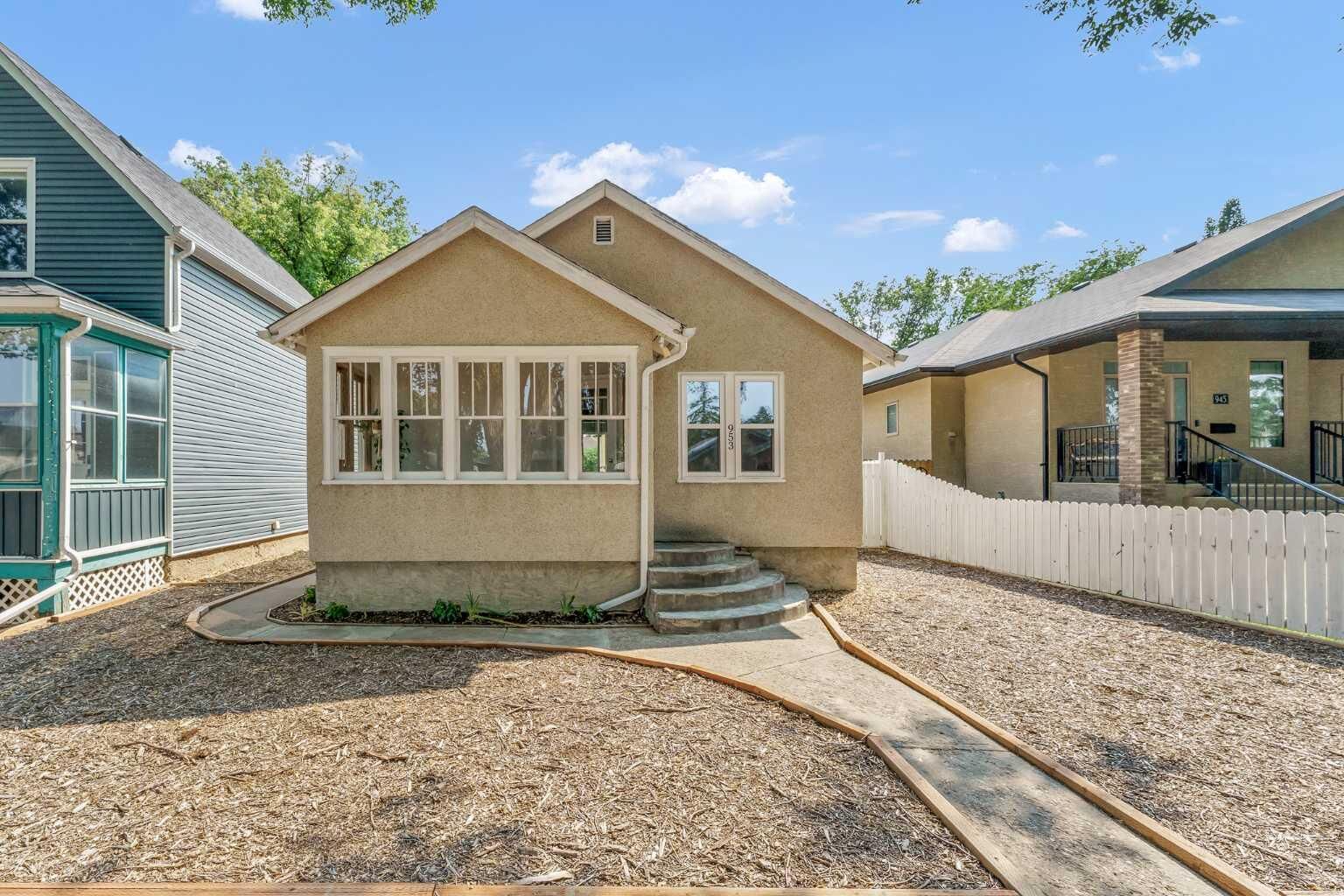 Property Photo:  953 5 Street SE  AB T1A 0P3 