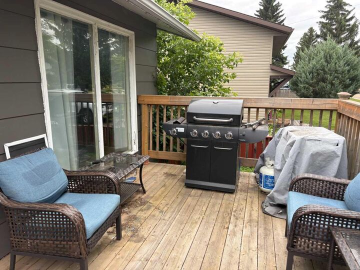 Property Photo: 202 4 Avenue AB T0B 2X0