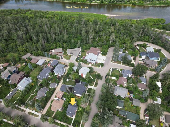 Property Photo: 4736 56 Street AB T4N 2K3