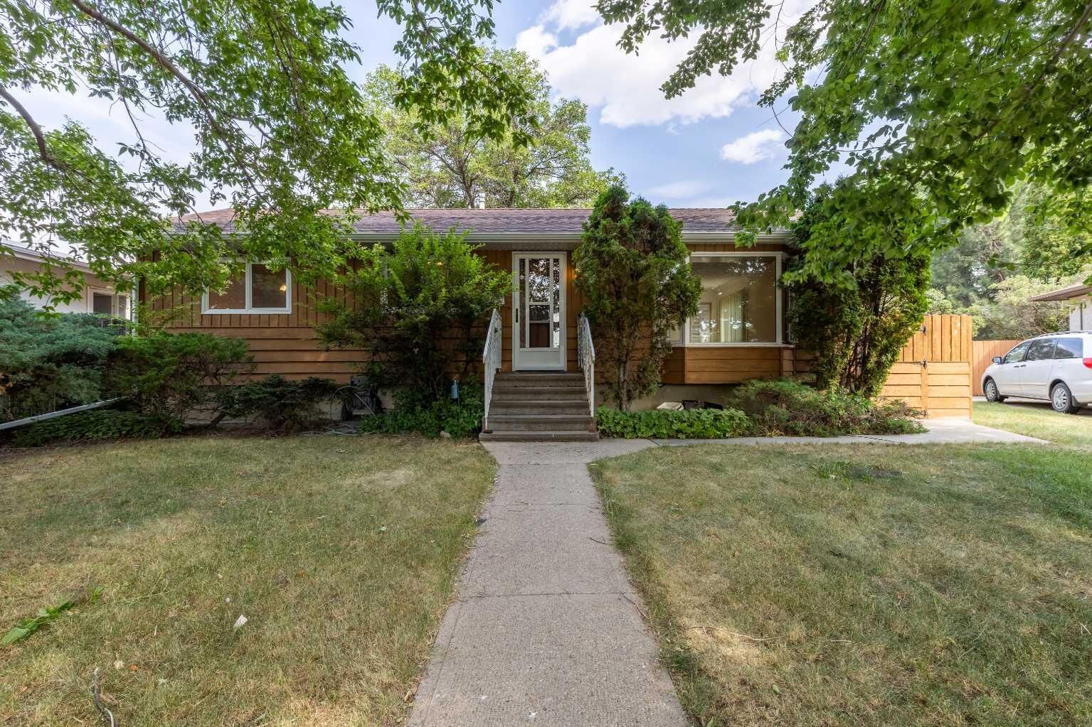 Property Photo: 1005 17 Street N AB T1H 3E3