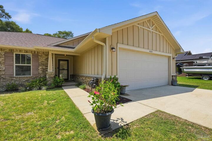 Property Photo:  4325 Glen Forest Dr  FL 32583 
