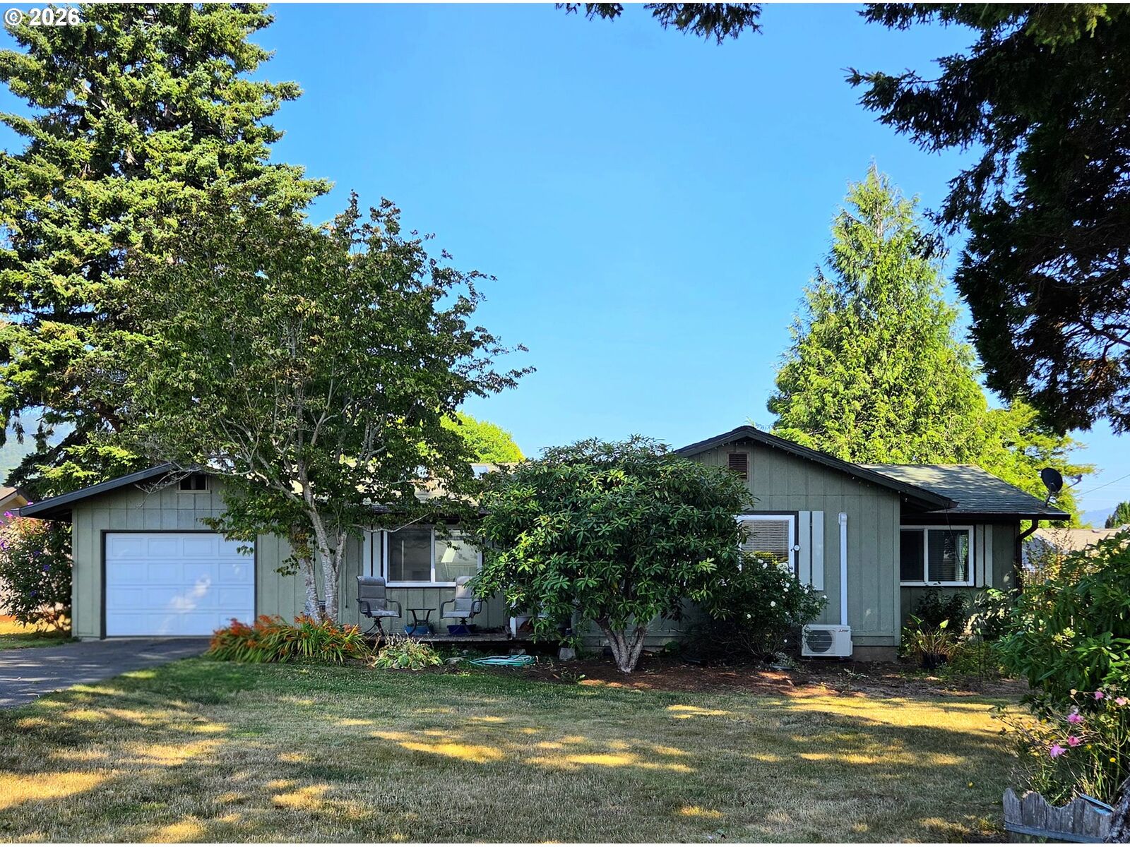 Property Photo: 417 Railroad St OR 97415