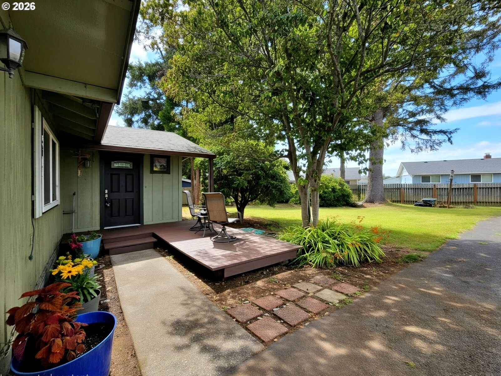 Property Photo: 417 Railroad St OR 97415