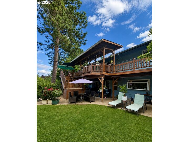 Property Photo: 725 NW Mawrcrest Dr OR 97030