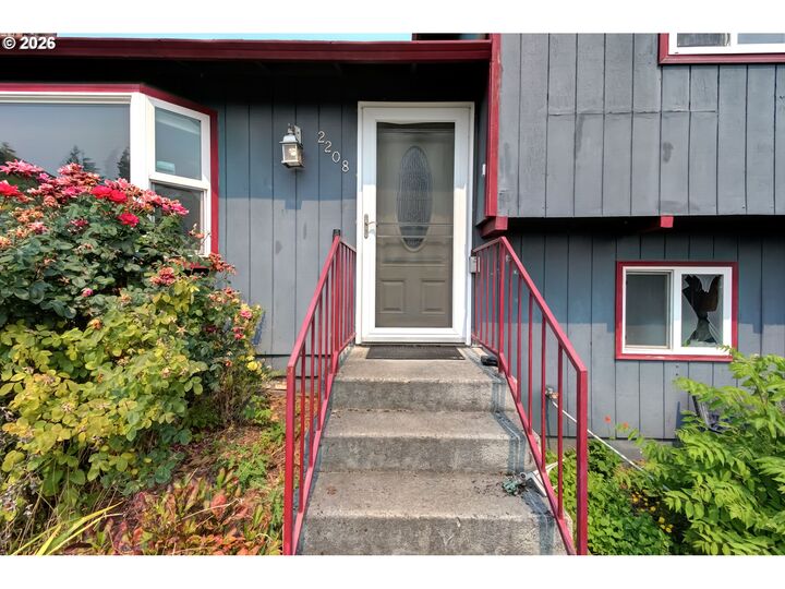 Property Photo: 2208 NW 102nd St WA 98685
