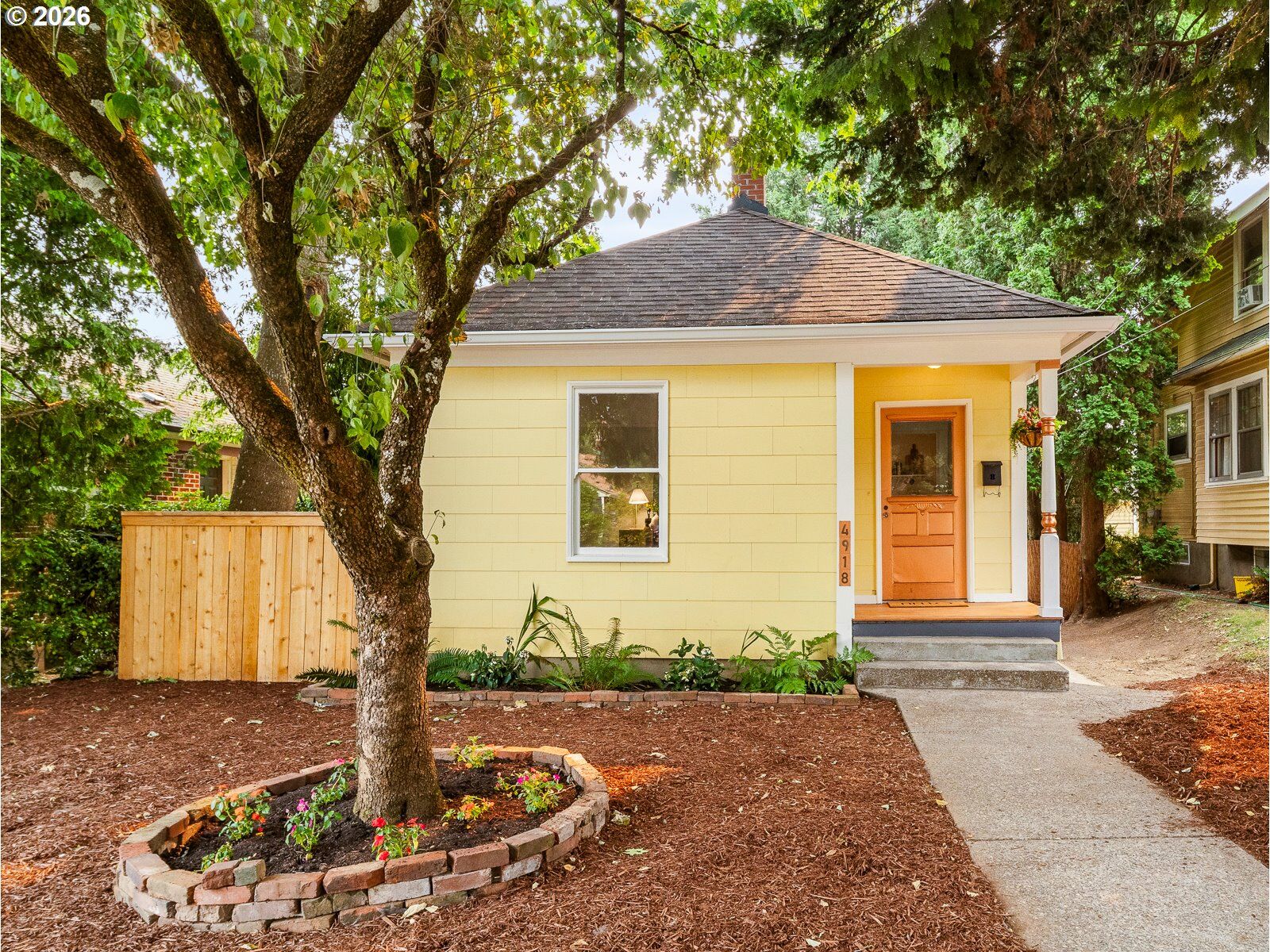 Property Photo: 4918 NE 31st Ave OR 97211