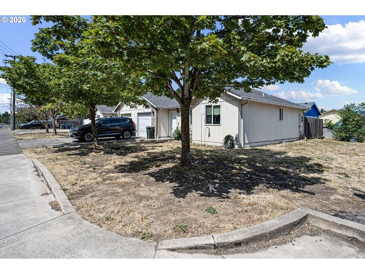 Property Photo:  4256 Daisy St  OR 97477 