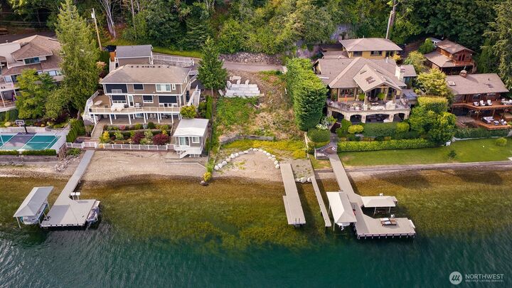 Property Photo: 672 W Lake Sammamish Parkway NE WA 98008