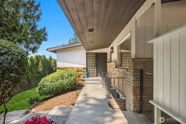 Property Photo:  11215  Champagne Point Road NE  WA 98034 