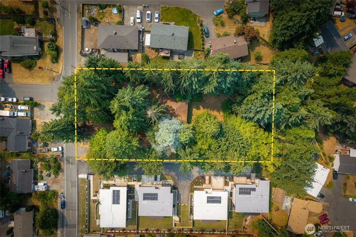 Property Photo: 7915 240th Street SW WA 98026