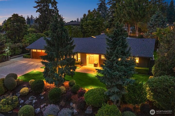 Property Photo:  9520 NE 16th Street  WA 98004 