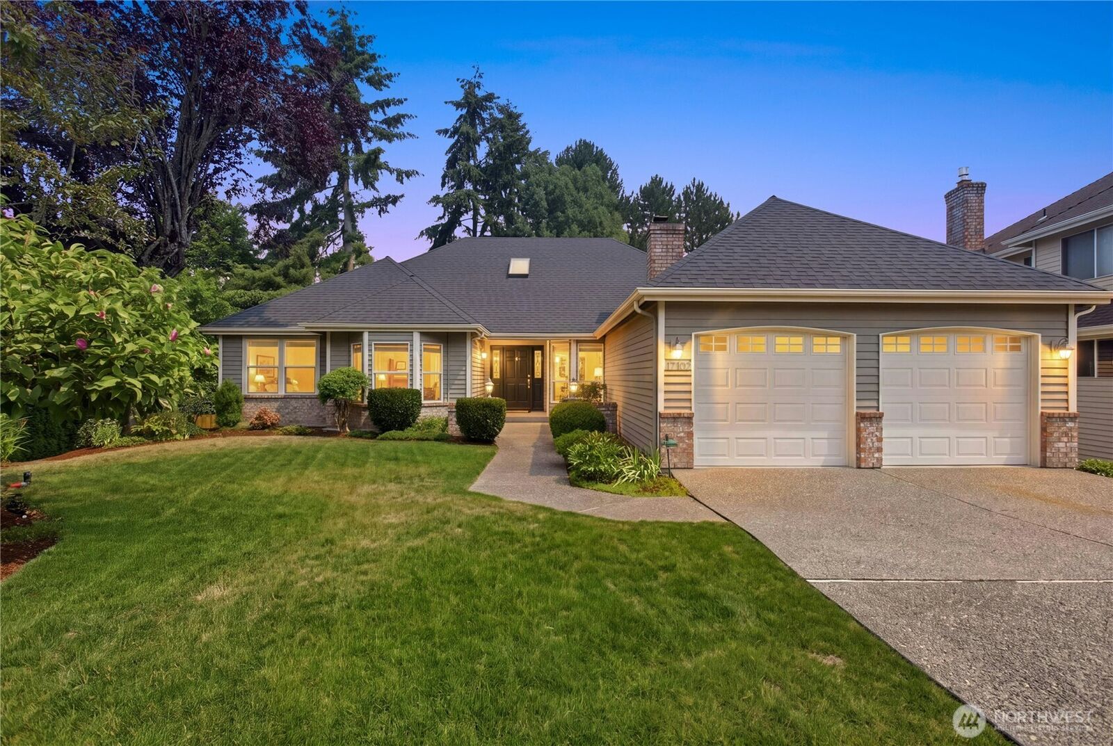 Property Photo: 17102 NE 37th Place WA 98008