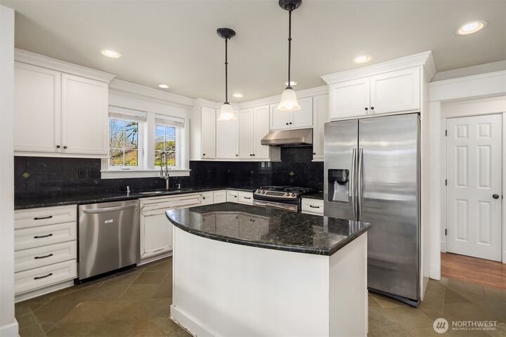 Property Photo: 20802 SE 34th Street 6 & 2 WA 98075