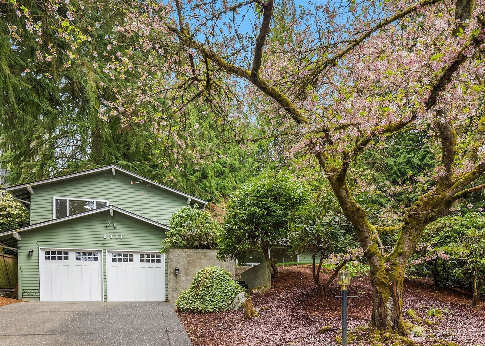 Property Photo: 2711 101st Place NE WA 98004