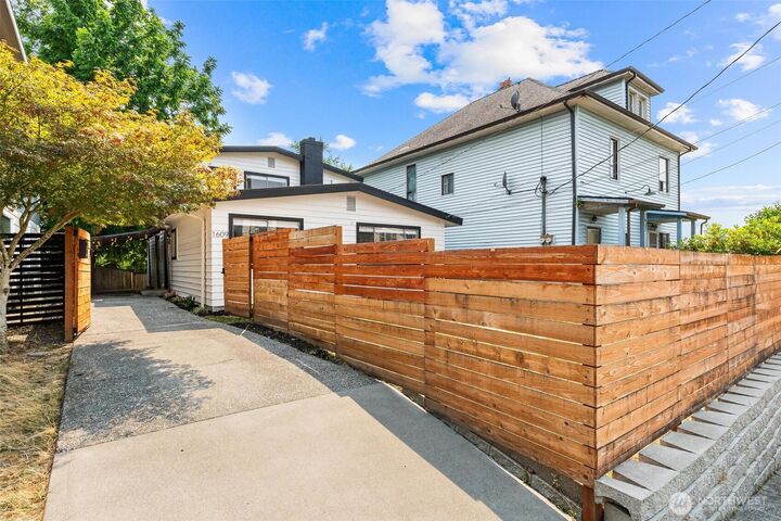 Property Photo:  1609 E Alder Street  WA 98122 