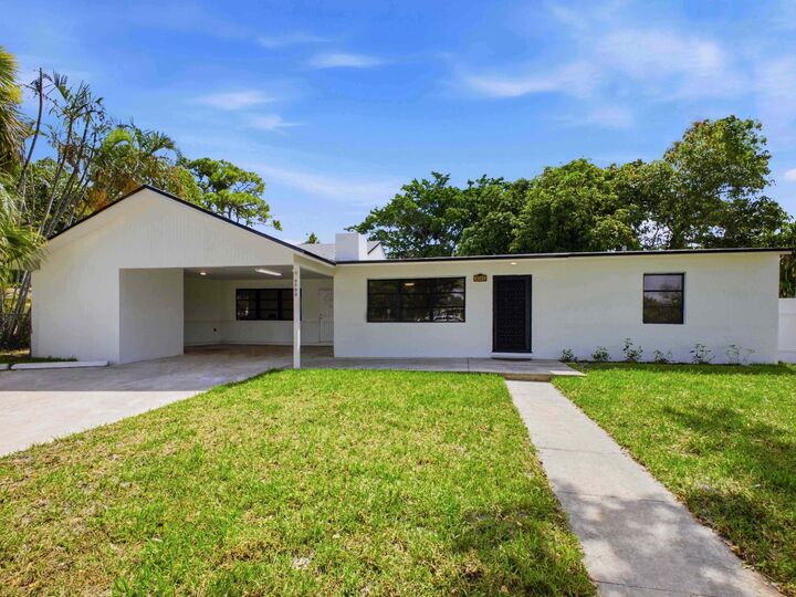 Property Photo:  6700 Forest Court  FL 33405 