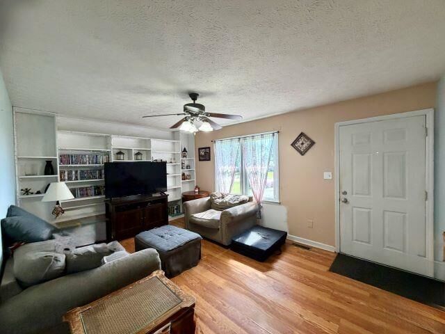 Property Photo: 10574 Kentucky Highway 185 KY 42101