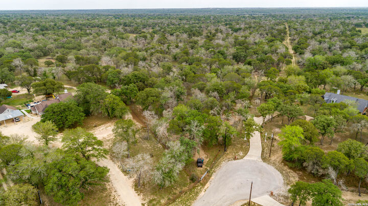 Property Photo:  227 Encino Dr  TX 78114 