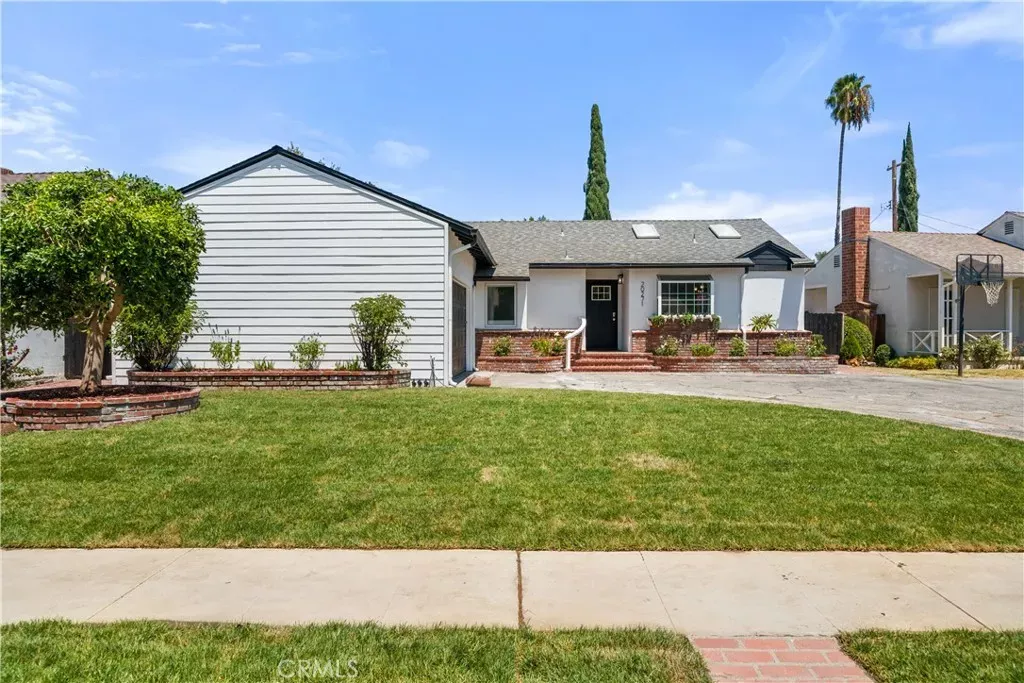 Property Photo: 20271 Mobile CA 91306