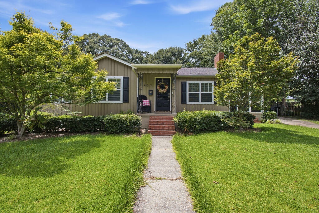 Property Photo:  403 N Englewood Ave  AL 36303 