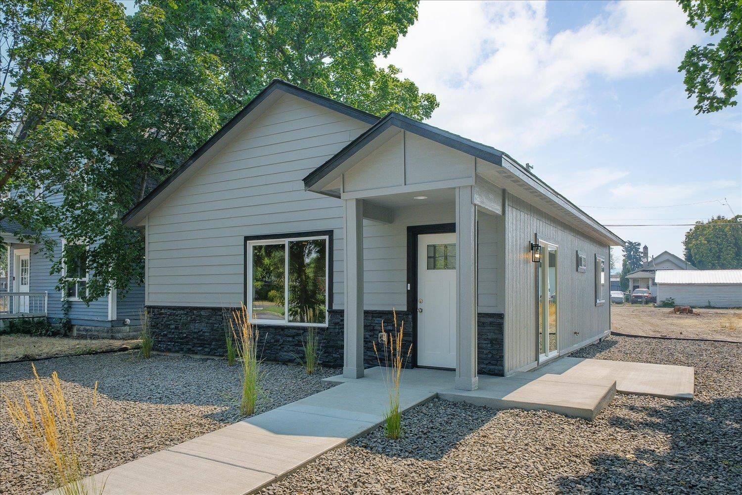 Property Photo:  1924 E Sharp Ave  WA 99202 