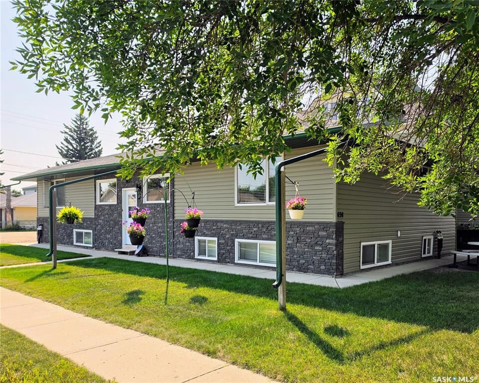 Property Photo: 638 7th Street SK S0K 2A0