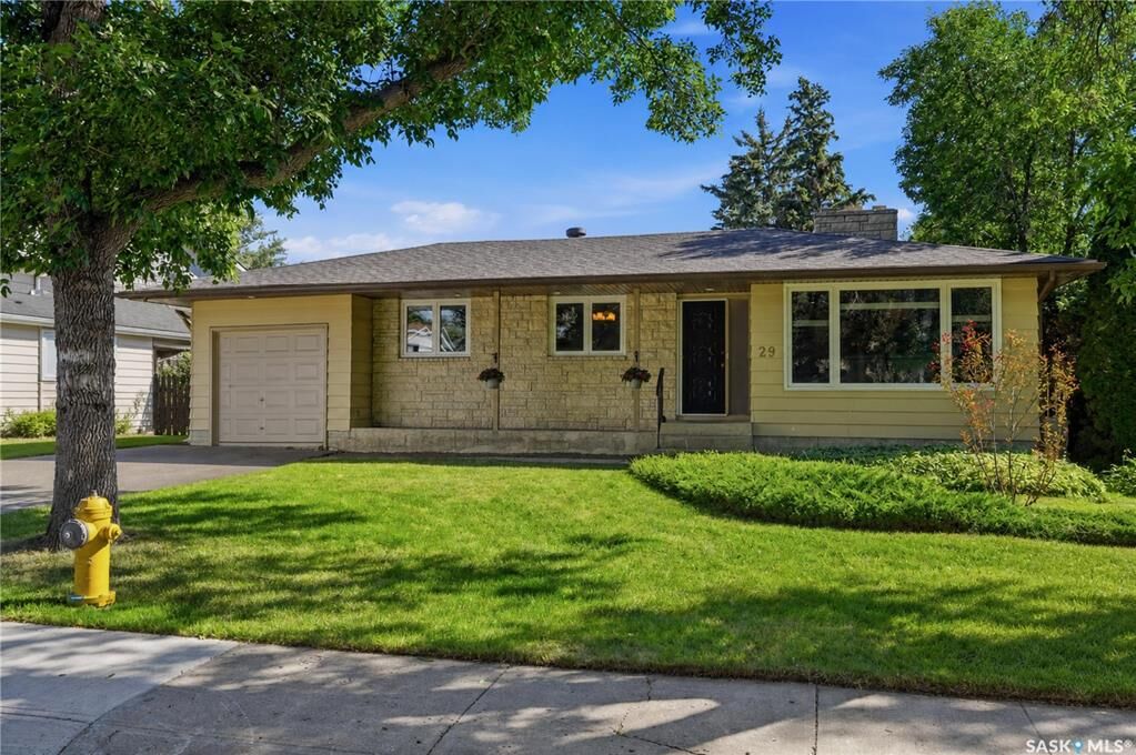 Property Photo: 29 Everett Crescent SK S4S 2M8