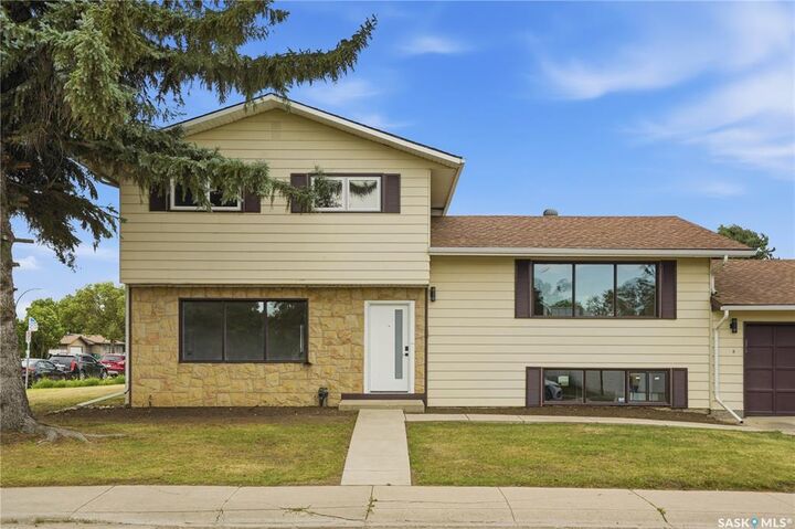Property Photo: 702 McKercher Drive SK S7H 3W7