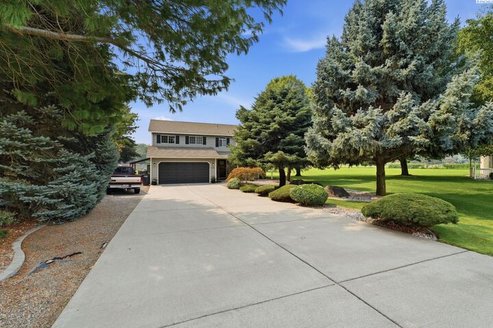 Property Photo:  3701 Mount Baker Ct  WA 99353 