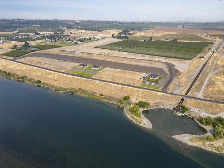 Property Photo:  231 Panoramic Drive 15  WA 99301 