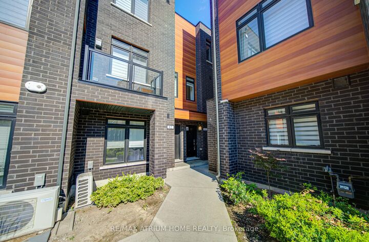 Property Photo: 370 Red Maple Road 83 ON L4C 5T4