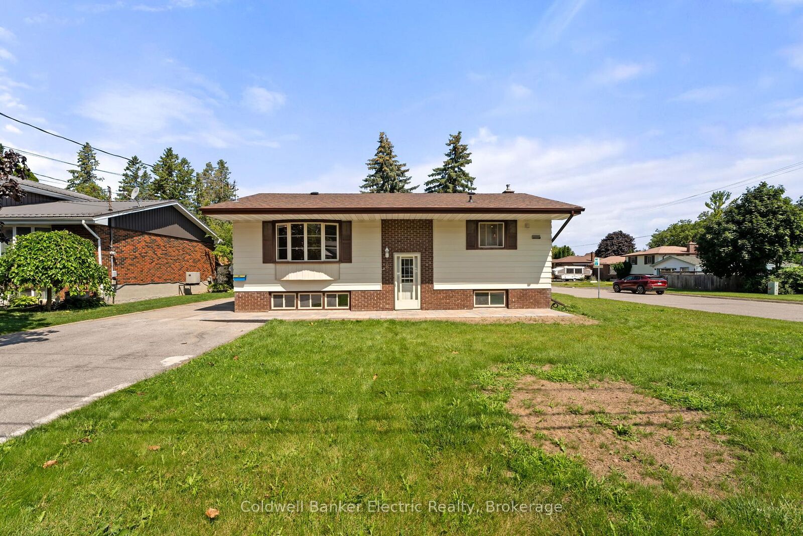Property Photo:  8B Pottinger Street  ON K9V 3X3 