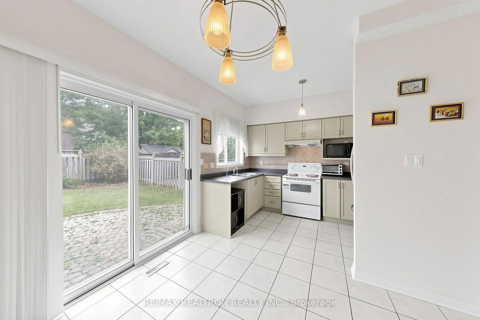 Property Photo: 51 Pinecrest Street ON L6E 1C2