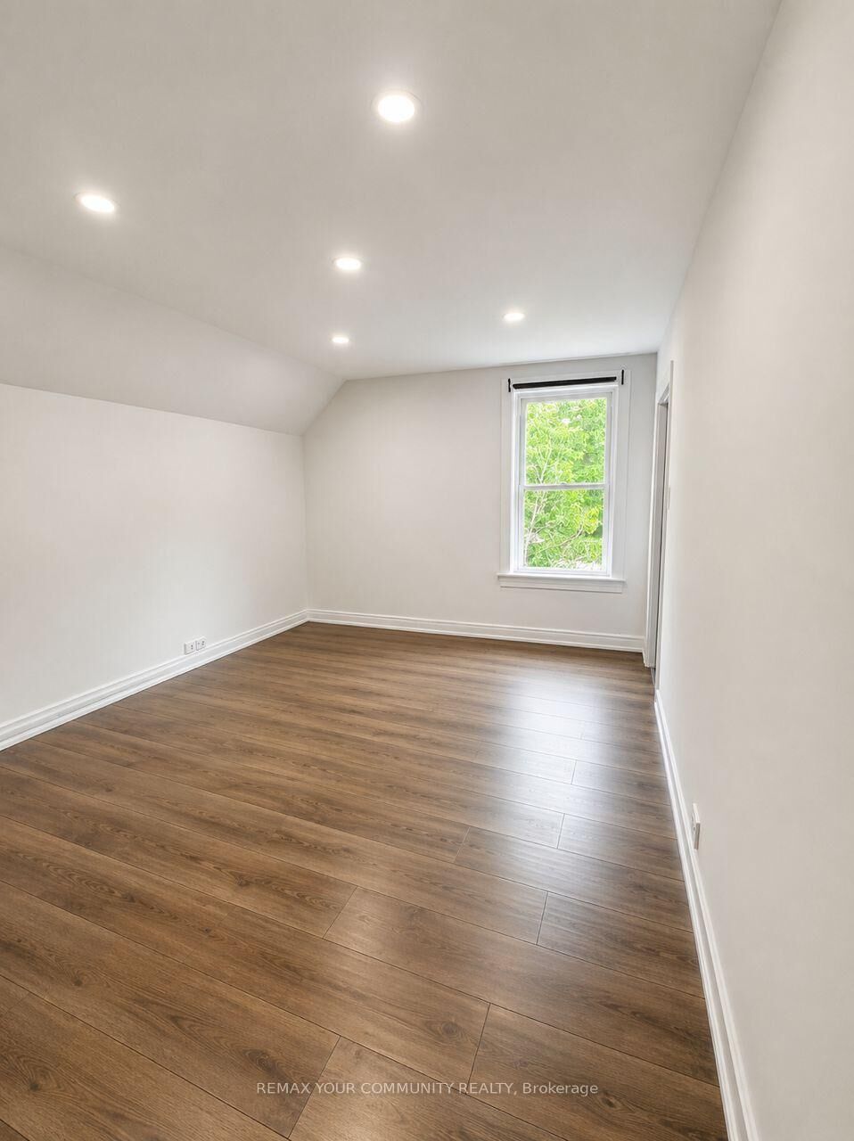 Property Photo:  96 Gurnett Street  ON L4G 1P6 