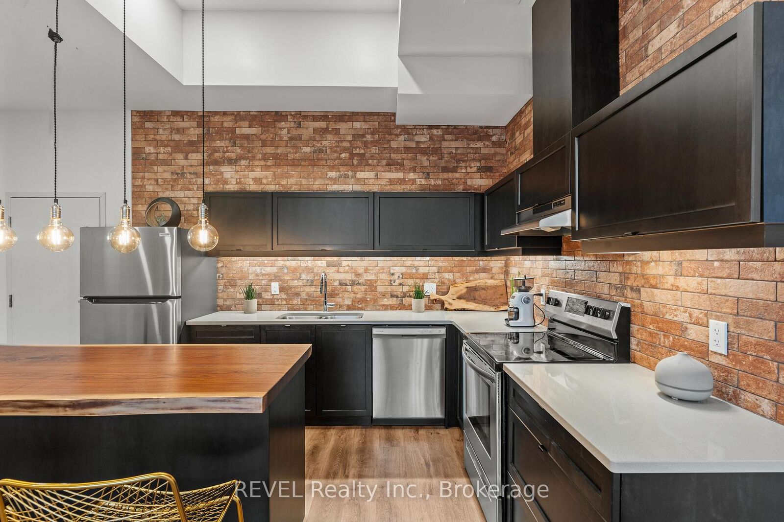 Property Photo: 405 Merritt Street 3 ON L2P 1P5