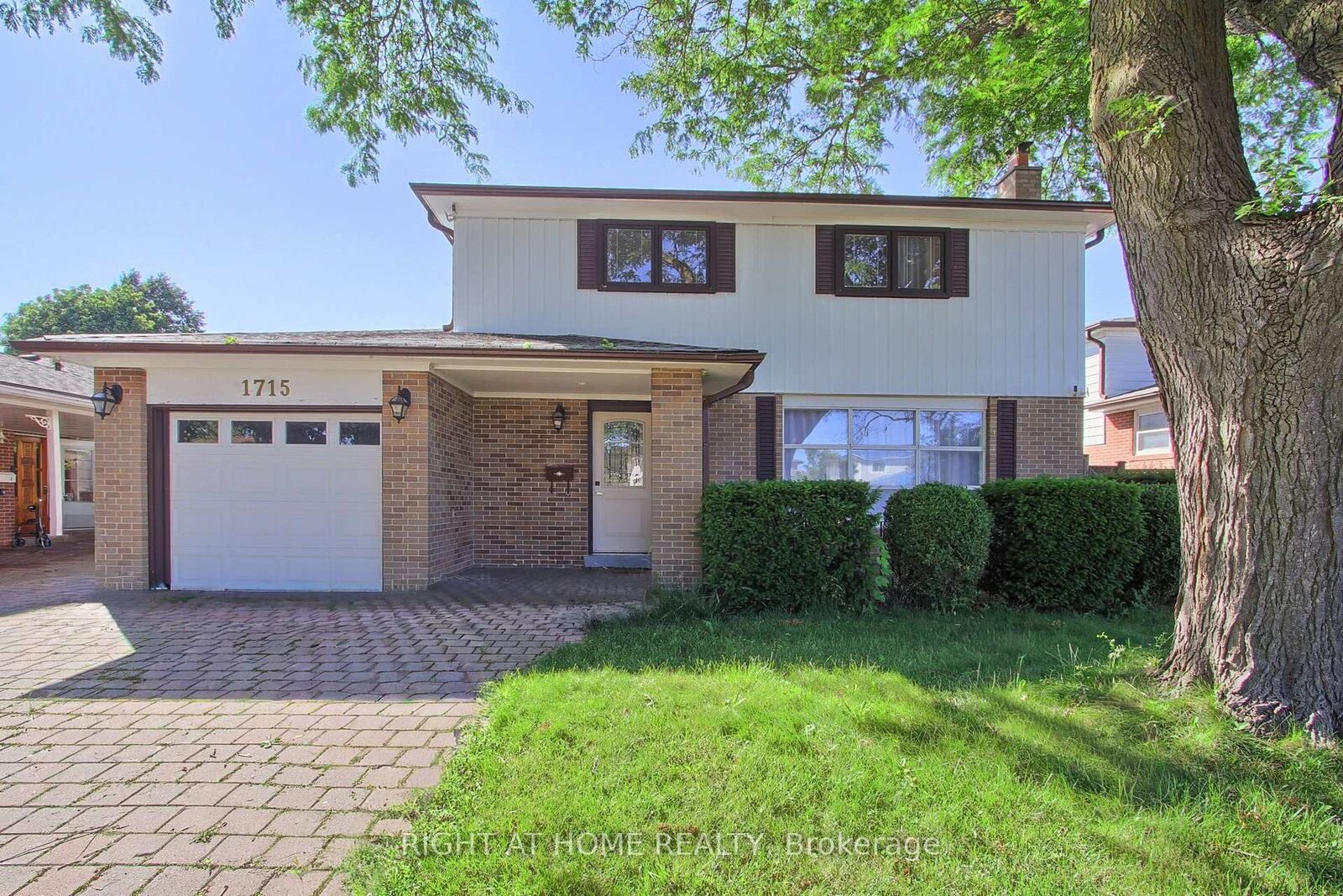 Property Photo: 1715 Oberon Crescent ON L4X 2K7