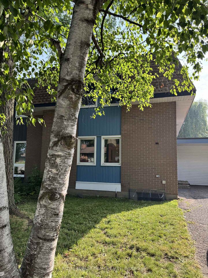 Property Photo: 145 Penfield Drive ON K2K 1M4