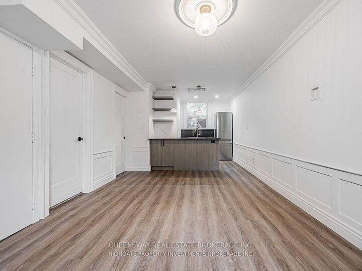 Photo de la propriété: 678 Willard Avenue ON M6S 3S5