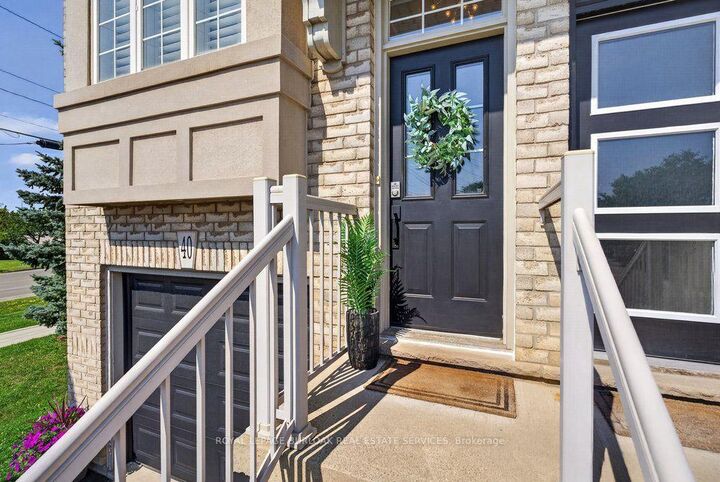 Photo de la propriété: 5080 Fairview Street 40 ON L7L 7G1