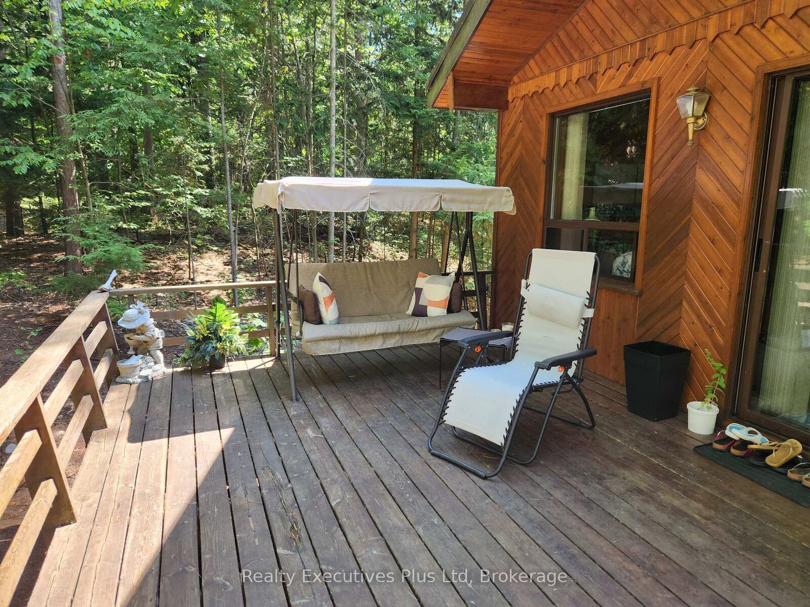 Property Photo: 2 Zelia Court ON L0L 2J0