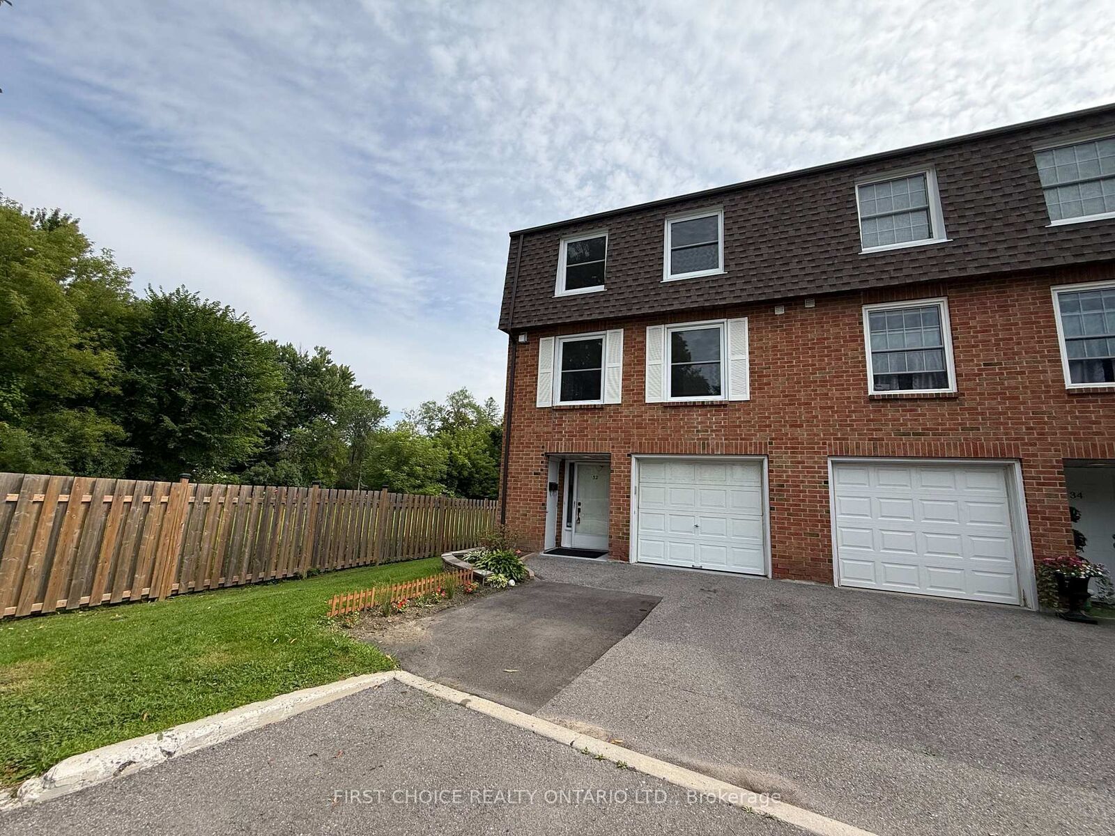 Property Photo: 32 Appleby Private N ON K2C 3P4