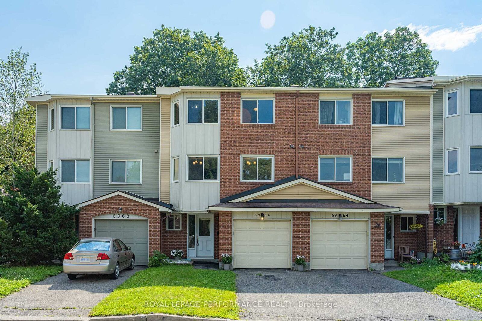 Property Photo: 6966 Bois Avenue ON K1C 5L5