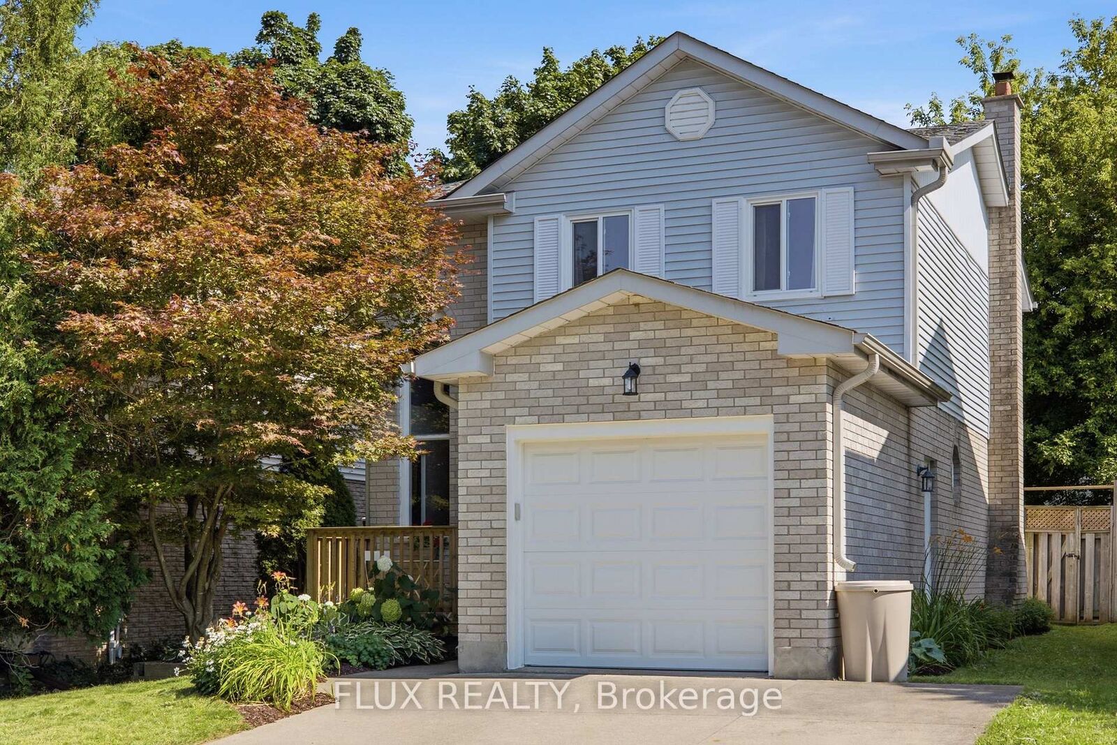 Photo de la propriété: 544 Drummerhill Crescent ON N2T 1G4